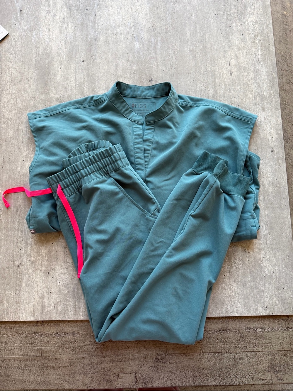 Figs Women's Hydrogreen Scrub Top & Pants Set with Pink Drawstring